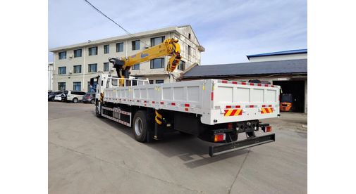 Бортовой автомобиль ISUZU с КМУ QL5180XXYAJTHY 8 тонн Бортовой автомобиль ISUZU с КМУ QL5180XXYAJTHY 8 тонн