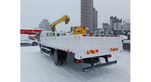 Бортовой автомобиль ISUZU с КМУ QL1120AJLAY Бортовой автомобиль ISUZU с КМУ QL1120AJLAY